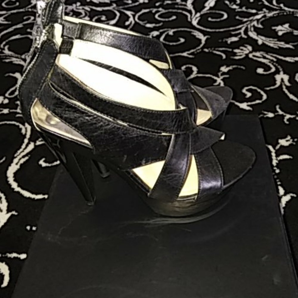 Shoes - Picture 3 of 4